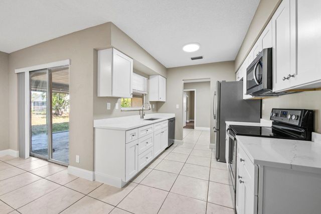 9203 NW 71st Street, Tamarac, FL 33321