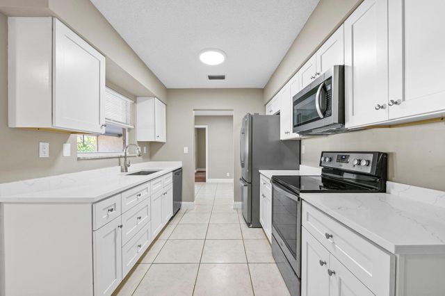 9203 NW 71st Street, Tamarac, FL 33321