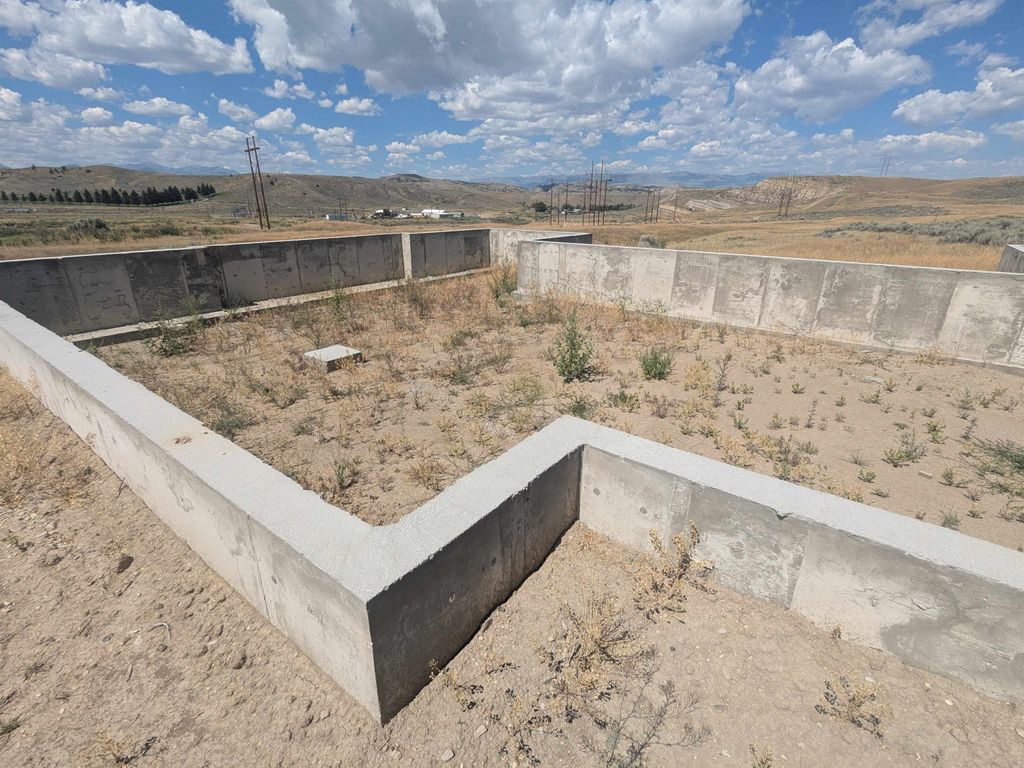 322 Irish Rock Dr, Meeteetse, WY 82433