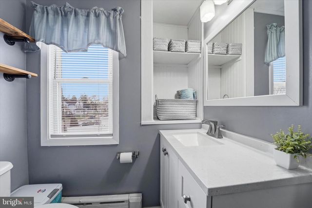 825-827 BROAD ST, Darby, PA 19023