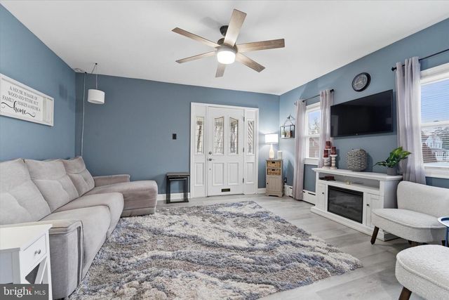 825-827 BROAD ST, Darby, PA 19023