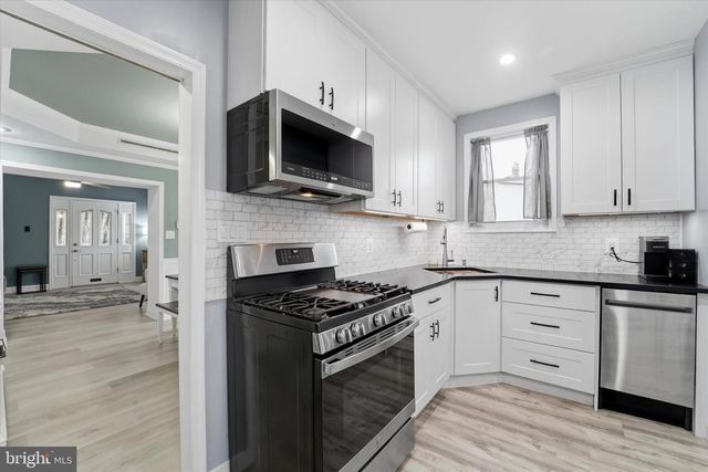 825-827 BROAD ST, Darby, PA 19023