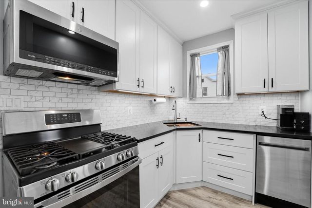 825-827 BROAD ST, Darby, PA 19023