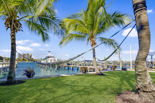 2649 Lake Drive 1, Singer Island, FL 33404