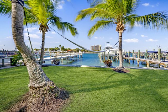 2649 Lake Drive 1, Singer Island, FL 33404