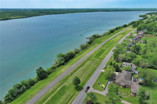 783 West River Road, Grand Island, NY 14072
