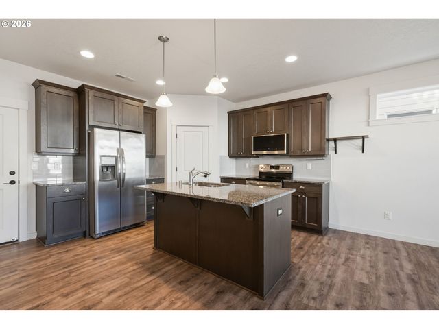 7032 S 11TH St, Ridgefield, WA 98642