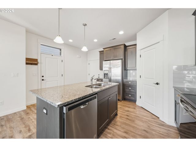 7032 S 11TH St, Ridgefield, WA 98642