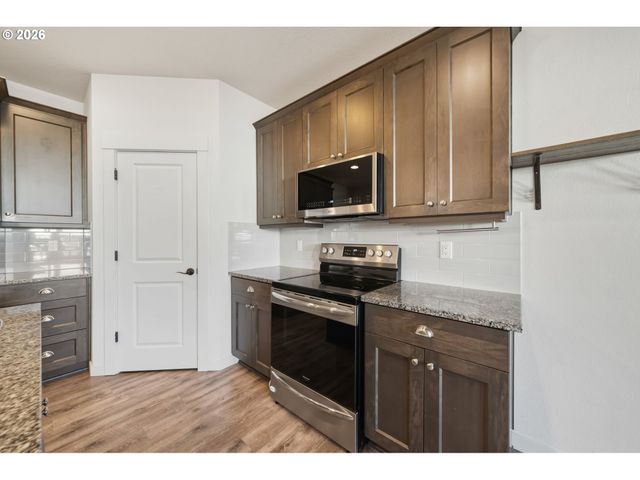 7032 S 11TH St, Ridgefield, WA 98642