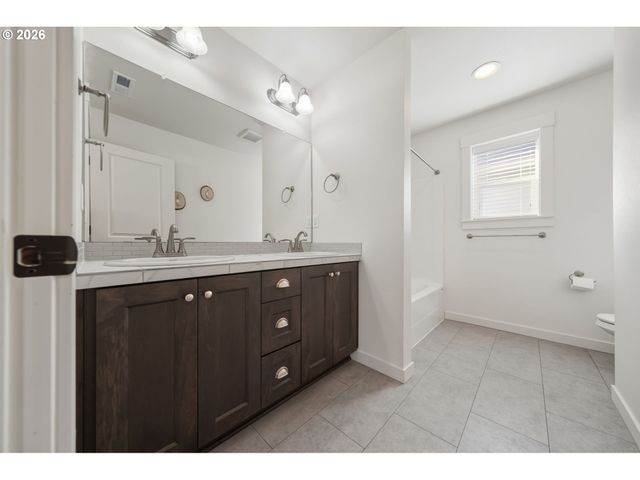 7032 S 11TH St, Ridgefield, WA 98642