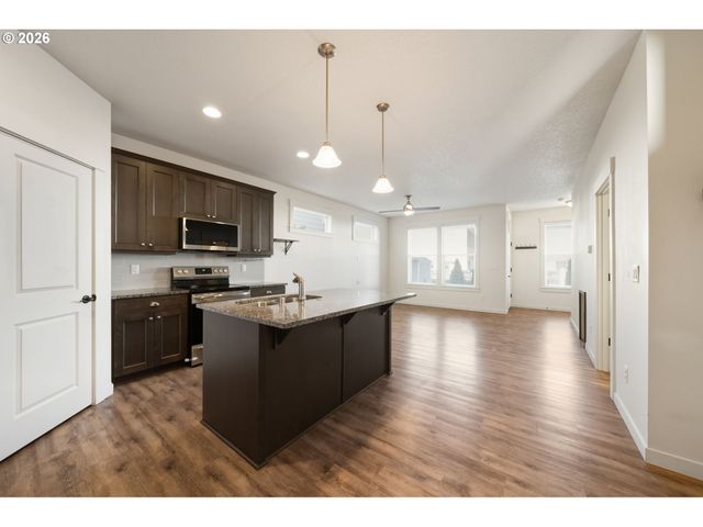 7032 S 11TH St, Ridgefield, WA 98642