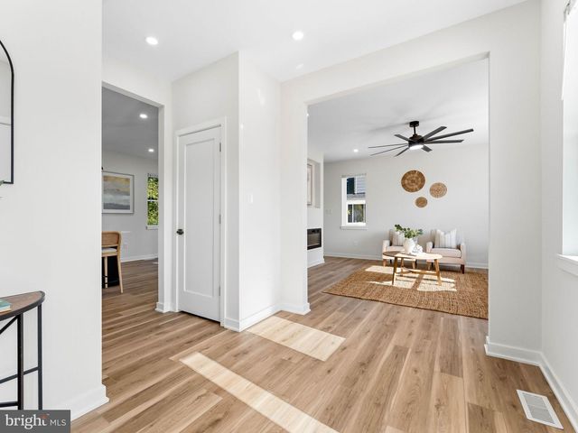 206 E CAMDEN AVE, Moorestown, NJ 08057