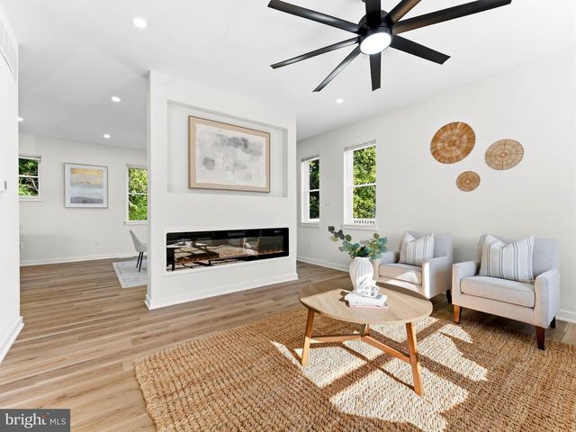 206 E CAMDEN AVE, Moorestown, NJ 08057