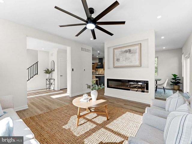 206 E CAMDEN AVE, Moorestown, NJ 08057