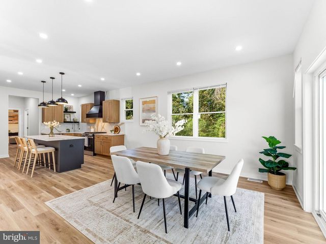 206 E CAMDEN AVE, Moorestown, NJ 08057