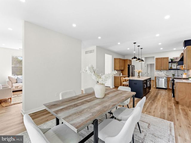 206 E CAMDEN AVE, Moorestown, NJ 08057