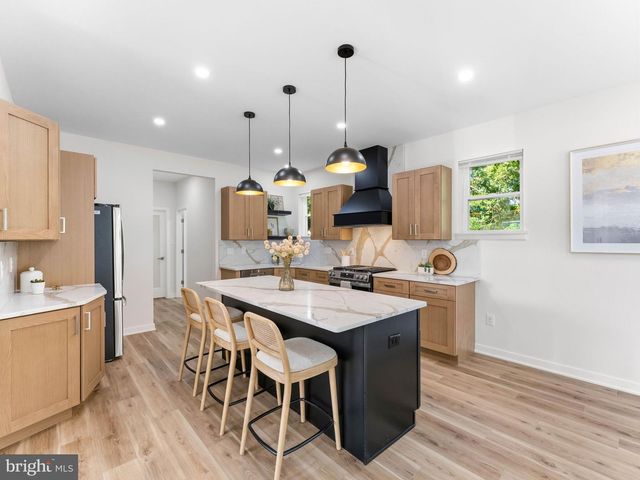 206 E CAMDEN AVE, Moorestown, NJ 08057