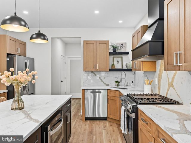 206 E CAMDEN AVE, Moorestown, NJ 08057