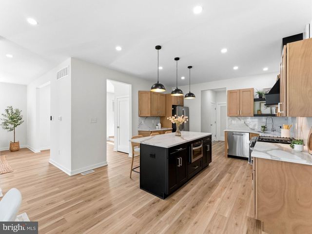 206 E CAMDEN AVE, Moorestown, NJ 08057