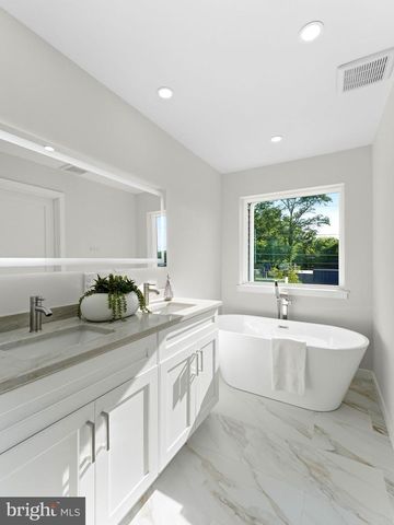 206 E CAMDEN AVE, Moorestown, NJ 08057