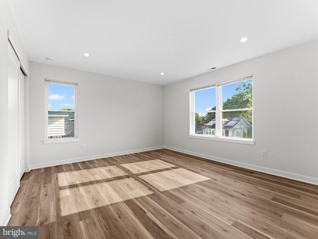 206 E CAMDEN AVE, Moorestown, NJ 08057