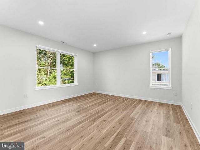 206 E CAMDEN AVE, Moorestown, NJ 08057