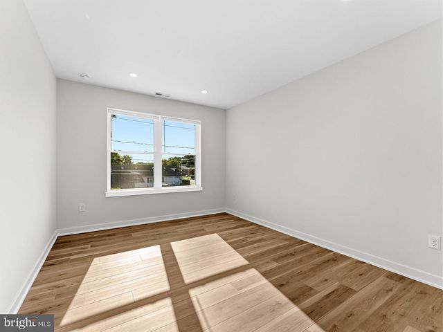 206 E CAMDEN AVE, Moorestown, NJ 08057
