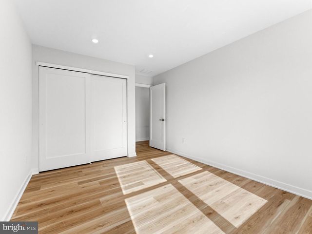 206 E CAMDEN AVE, Moorestown, NJ 08057