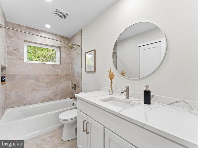 206 E CAMDEN AVE, Moorestown, NJ 08057
