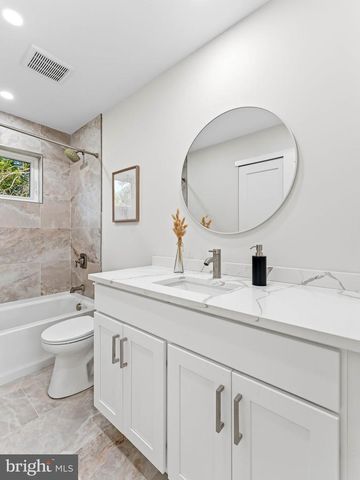 206 E CAMDEN AVE, Moorestown, NJ 08057