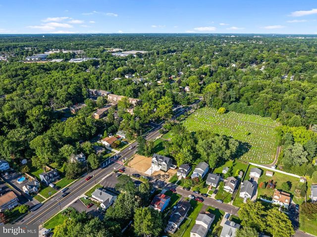 206 E CAMDEN AVE, Moorestown, NJ 08057