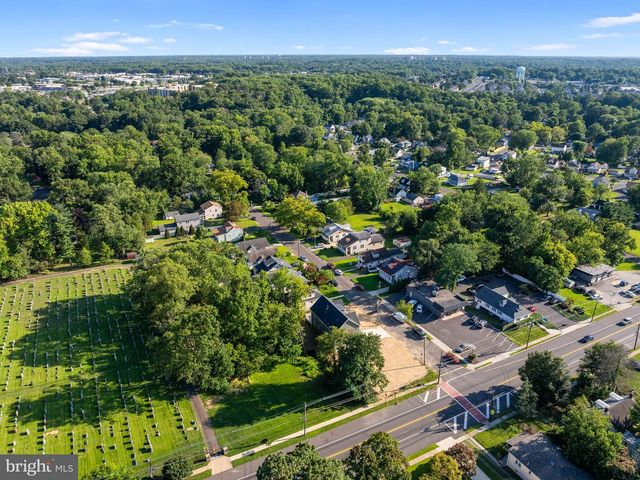 206 E CAMDEN AVE, Moorestown, NJ 08057