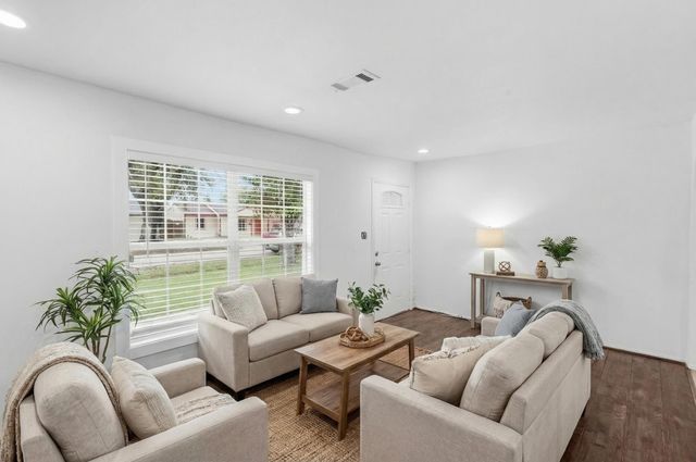 3325 Mccrarey Drive, Houston, TX 77088