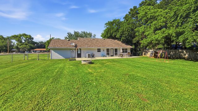 704 W Bells Boulevard, Bells, TX 75414