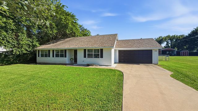 704 W Bells Boulevard, Bells, TX 75414
