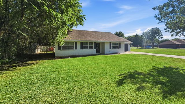 704 W Bells Boulevard, Bells, TX 75414