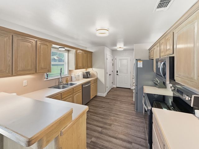 704 W Bells Boulevard, Bells, TX 75414