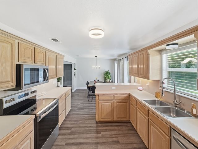 704 W Bells Boulevard, Bells, TX 75414