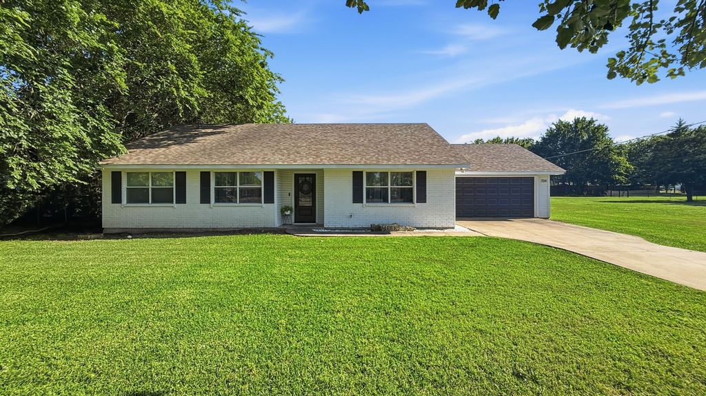 704 W Bells Boulevard, Bells, TX 75414