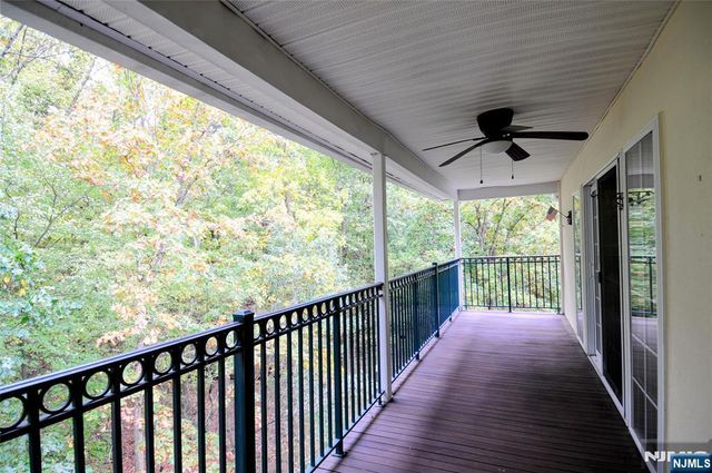 401 Dercole Court 332, Norwood, NJ 07648