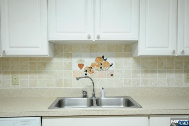 401 Dercole Court 332, Norwood, NJ 07648