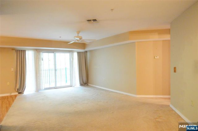 401 Dercole Court 332, Norwood, NJ 07648