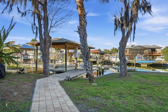 2051 NW 17 STREET, Crystal River, FL 34429