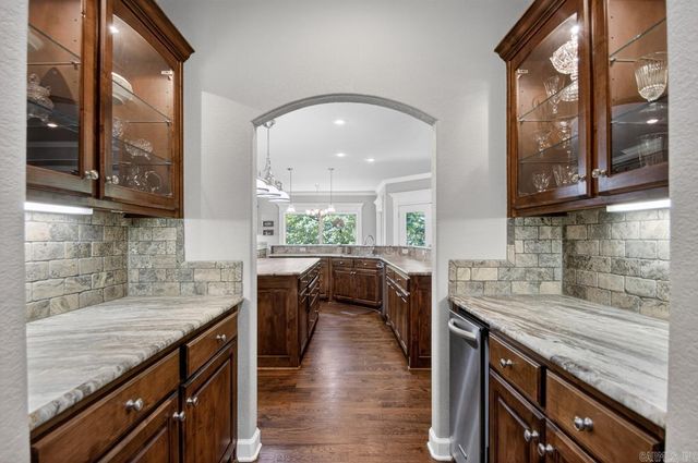 8 Weatherstone Point, Little Rock, AR 72211