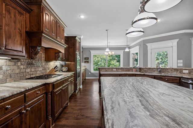 8 Weatherstone Point, Little Rock, AR 72211