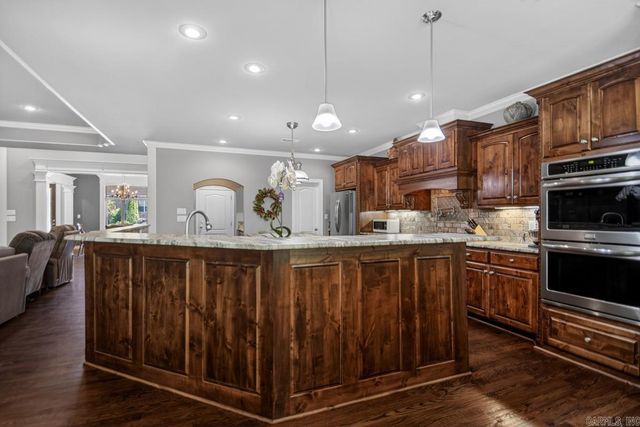 8 Weatherstone Point, Little Rock, AR 72211
