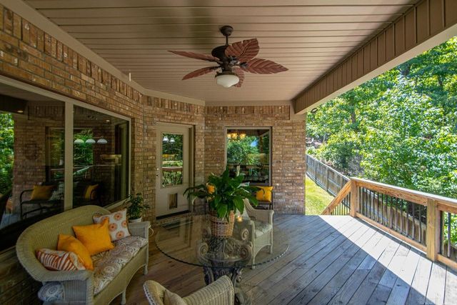 8 Weatherstone Point, Little Rock, AR 72211