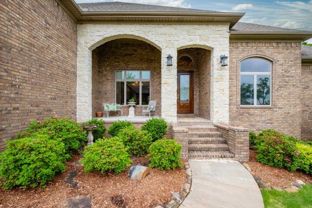 8 Weatherstone Point, Little Rock, AR 72211