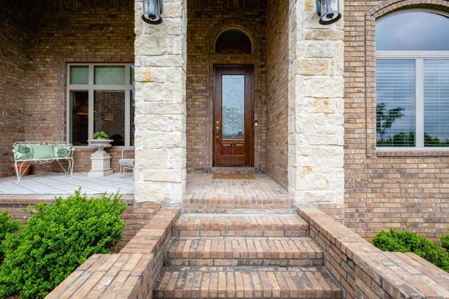 8 Weatherstone Point, Little Rock, AR 72211