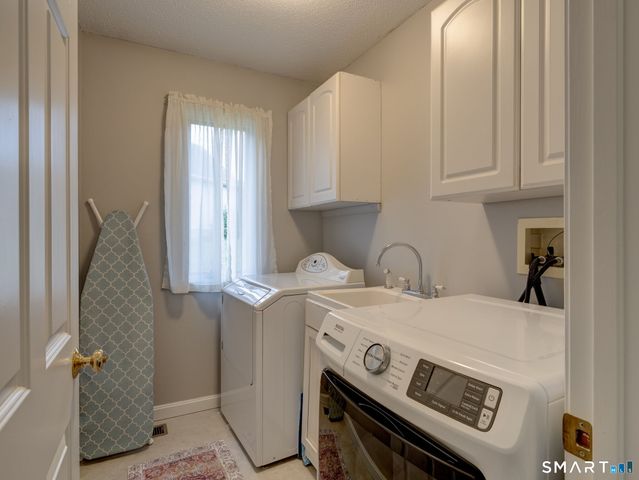 37 Skyview Terrace, Manchester, CT 06040
